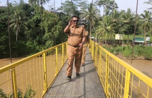 Bupati Sukabumi Resmikan Jembatan Gantung Leuwi Reuming