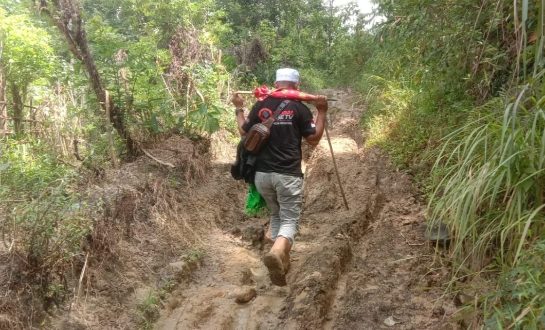 Potret Suram Masyarakat Petani Sukabumi Selatan, Puluhan Tahun Tanpa Akses Jalan Memadai