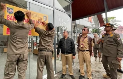 Tak Kantongi Izin, Komitmen Tegakan Perda, Koat Coffee , Disegel Satpol PP Kota Depok