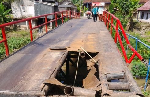 Jembatan Besi Ketapang 2 Rusak Sepekan, Mobilitas Warga Terganggu