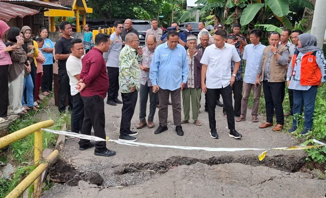 Kadis PUPR Dampingi Bupati Ogan Ilir Tinjau Jembatan Putus di Kecamatan Kandis