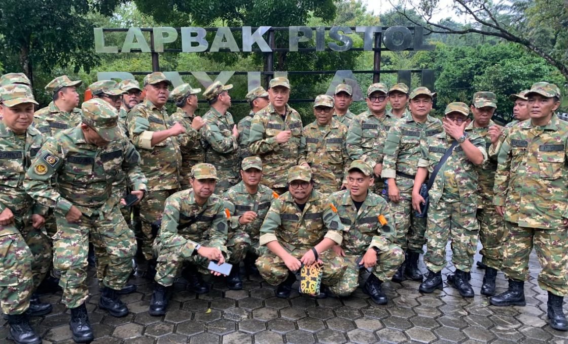 Tak Hanya Menulis, Direktur UKW PWI Jajal Senjata Kopassus