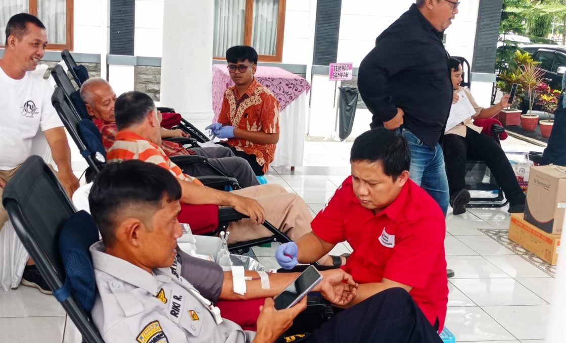 Komunitas Doervoer Gelar Bakti Sosial Donor Darah dan Saluran Santunan