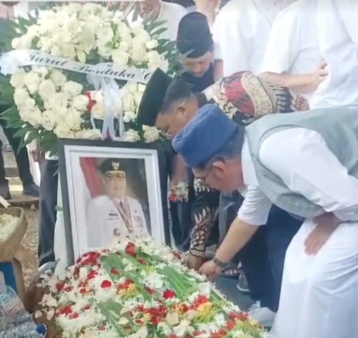Ribuan Pelayat Antar Jenazah Alex Noerdin ke Peristirahatan Terakhir