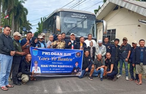 Sekda Dicky Syailendra Lepas Keberangkatan Pengurus dan Anggota PWI Ogan Ilir Ikuti HPN 2026 di Banten