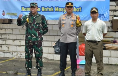 Karya Bakti TNI Untuk Rakyat, Dandim 0508 Depok Pimpin Bersih Pasar Agung