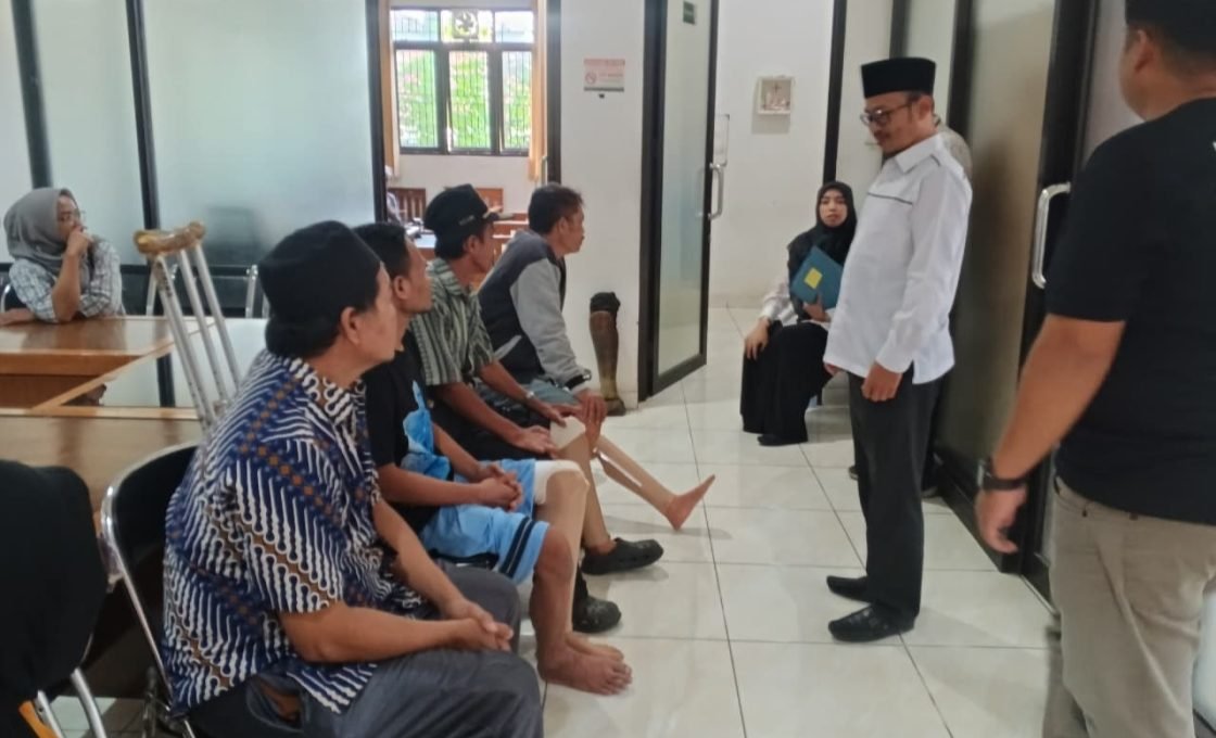 Enam Warga Disabilitas Mendapat Bantuan Kaki Palsu Dari Baznas Kab. Sukabumi