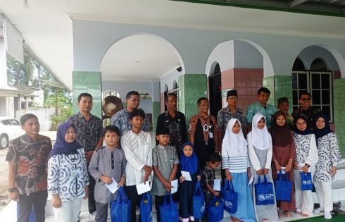 PDAM Tirta Galuh Cabang Cisaga Bagi – Bagi Takjil dan Santuni Anak Yatim