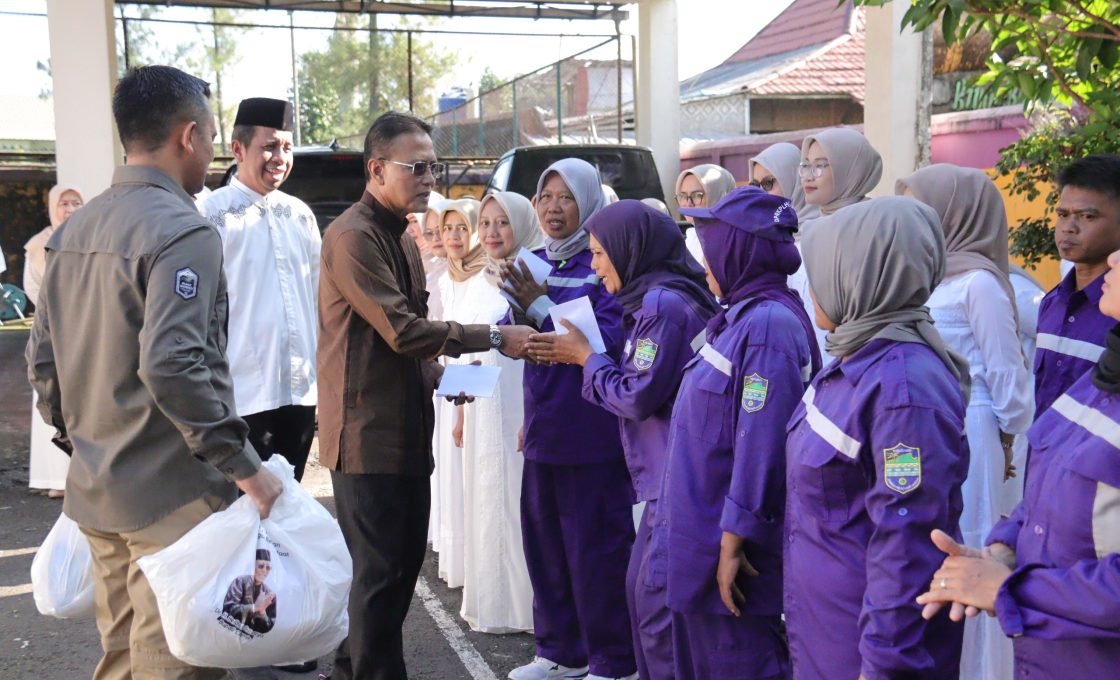 Bupati Ciamis Puji Kinerja Pegawai DPRK PLH dan Pasukan Ungu