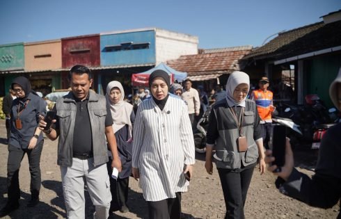 Tindaklanjuti Keluhan Warga Terkait Kelangkaan Elpiji 3 Kg, Wabup. Garut Kunjungi Pasar Andir