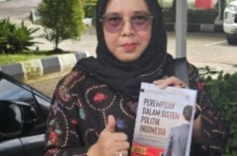 Hj Qonita Luthfiyah Anggota DPRD Depok , Mengetuk Hati Nurani Publik Peran Strategis Legislator Perempuan di Politik.
