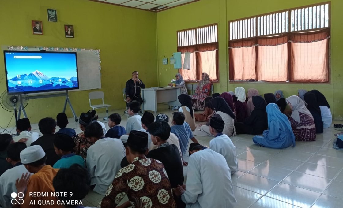 Membangun Karakter Siswa, SMPN 2 Kandis Menggelar Kegiatan Pesantren Kilat