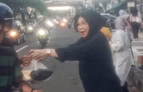 Hangatnya Sedekah Ramadhan, IKRAR Santuni Puluhan Anak Yatim dan Bagikan 500 Paket Takjil