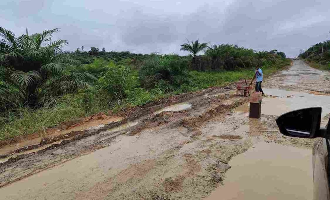 Jalan ke Tepian Buah Rusak, Camat Segah Desak Pemkab. Berau Segera Bertindak