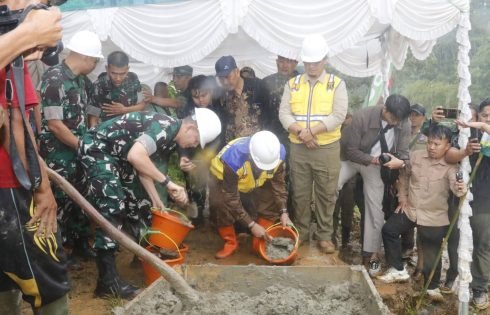 Bersama Danrem 061/Surya Kencana, Bupati Sukabumi Resmikan Pembangunan Jembatan Garuda