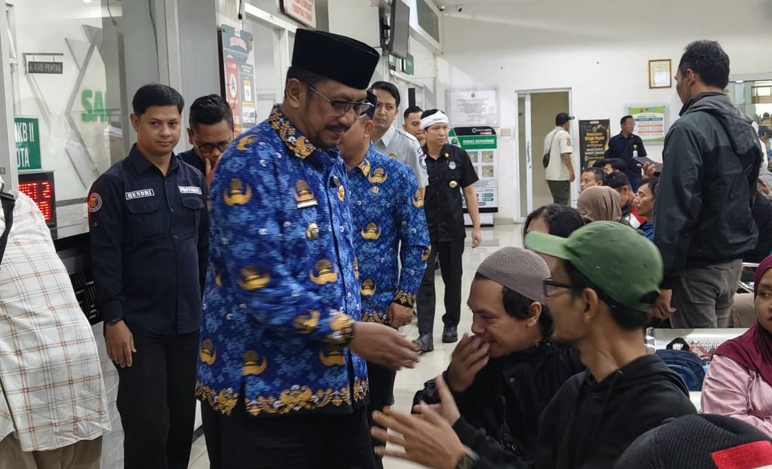 Bupati dan Wakil Bupati Sukabumi Tinjau Pelayanan di Samsat Cibadak