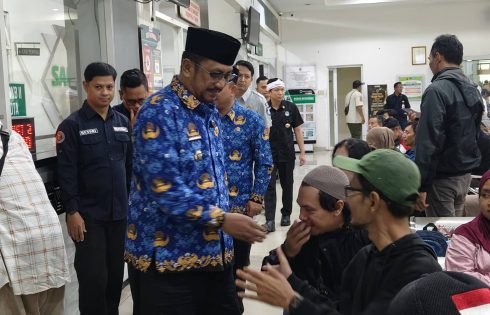 Bupati dan Wakil Bupati Sukabumi Tinjau Pelayanan di Samsat Cibadak