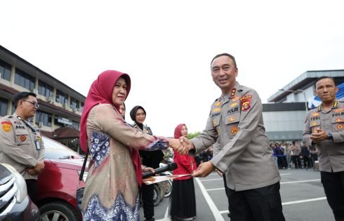 Polri Hadir Humanis, Kapolda Sumsel Serahkan 497 Unit Kendaraan Kepada Korban Kejahatan