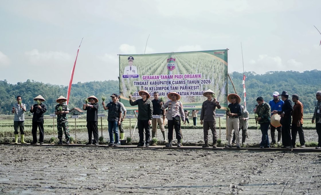 Bupati Herdiat Dorong Petani Beralih ke Organik Secara Bertahap