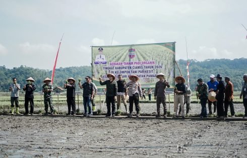 Bupati Herdiat Dorong Petani Beralih ke Organik Secara Bertahap