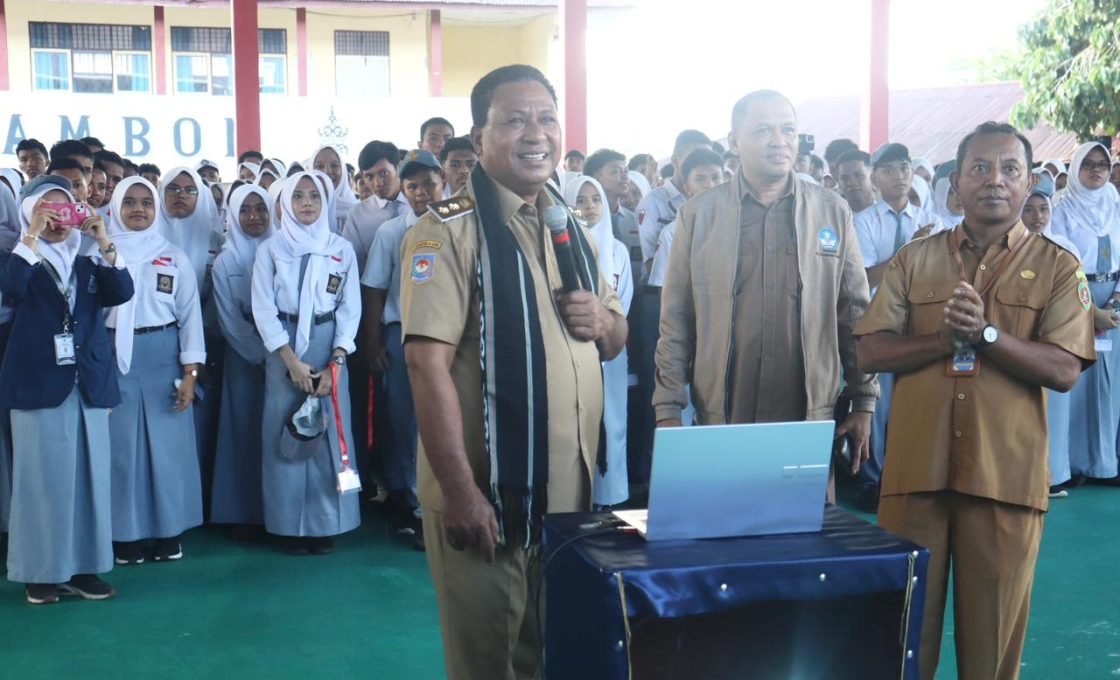 Wakil Gubernur Maluku Buka Ujian Sekolah di SMA Negeri 11 Ambon, Tekankan Pentingnya Mimpi dan Disiplin