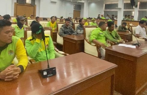 Ratusan Relawan Sampah Geruduk DPRD Garut, Tuntut Kepastian Status dan Jaminan Kerja