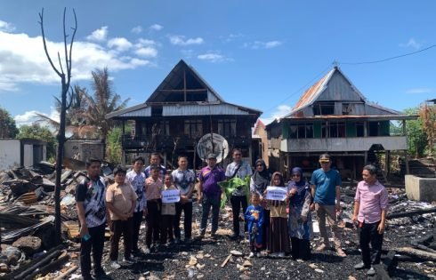PGRI Tarowang Salurkan Bantuan untuk Penyandang Disabilitas dan Korban Kebakaran