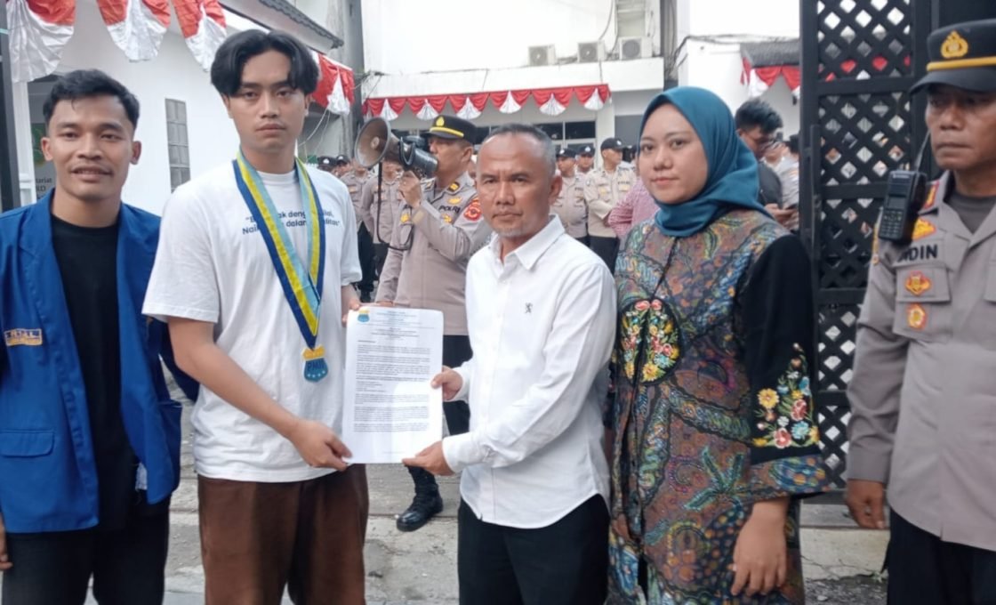 Wakil Ketua DPRD Kota Sukabumi Temui Massa PMII, Tegaskan Aspirasi Akan Ditindaklanjuti