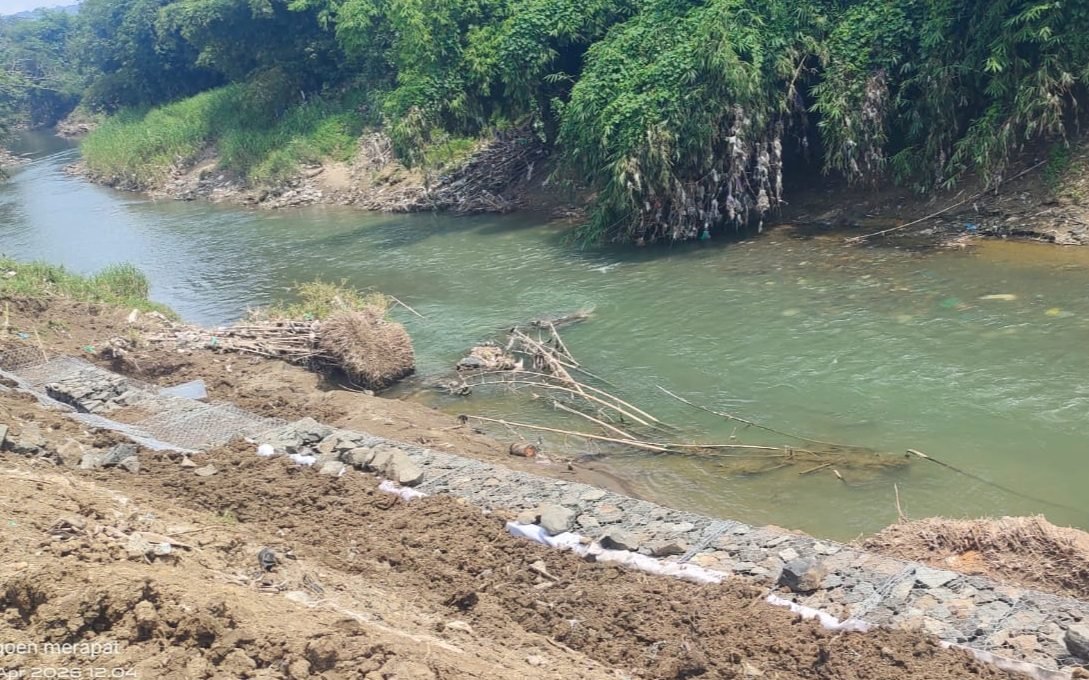 Tebing Sungai Desa Caruy Diperkuat Bronjong dari BBWS Citanduy