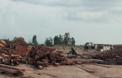 Tumpukan Kayu Diduga Ilegal, Terdapat Kayu Ulin Yang Dilindungi