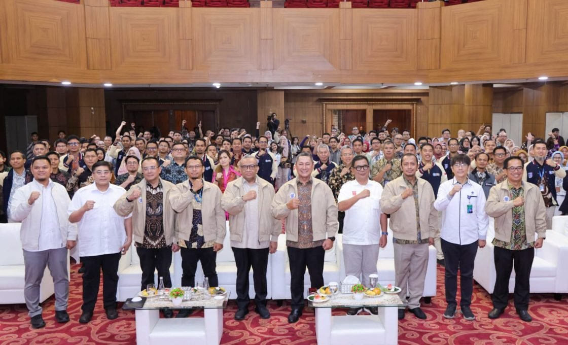 Wamenaker : Dunia Kerja Tak Hanya Lihat Ijazah, Tapi Juga Kompetensi