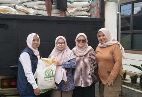 4.480 KPM Di Kec. Baros, Sukabumi Menerima Bantuan Pangan Dari Pemerintah