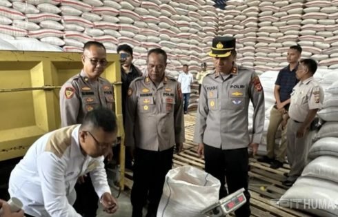 Dukung Program Ketahanan Pangan, Polres Garut Serahkan 18 Ton Jagung Pipil ke Bulog