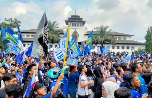 Raih Juara 3 Kali, KDM Beri Bonus Rp. 1 M Untuk Persib