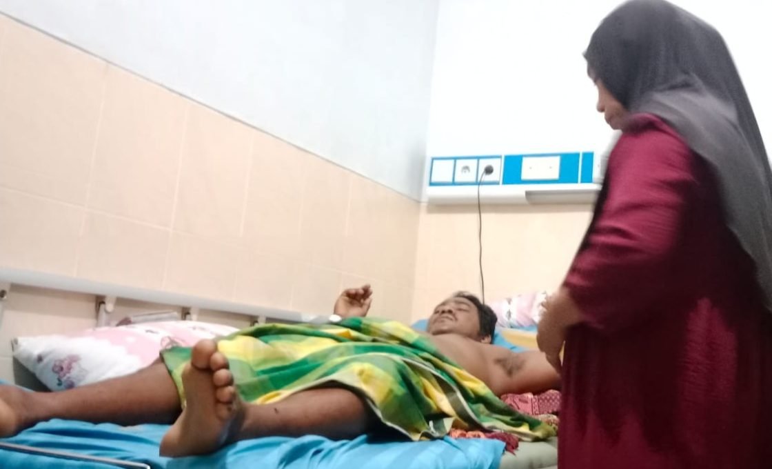 Pasien Patah Tulang Belakang Diduga Terlantar di RSUD dr. Abdul Rivai, Keluarga Diminta Bayar Ambulans Rp. 5 Juta