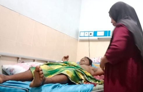 Pasien Patah Tulang Belakang Diduga Terlantar di RSUD dr. Abdul Rivai, Keluarga Diminta Bayar Ambulans Rp. 5 Juta