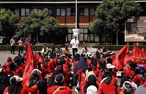 Ratusan Buruh Sampaikan Asprasi, Bupati Garut, “Kami Ingin Harapan Buruh Kedepan Benar – Benar Terealisasi