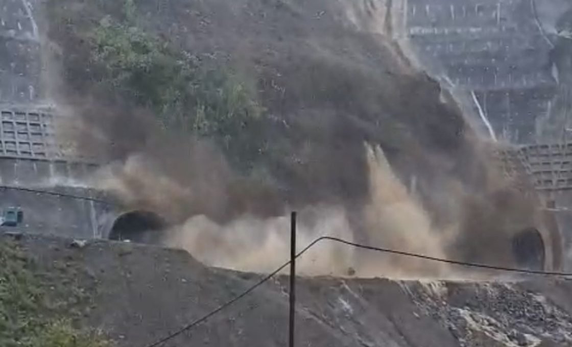 Tebing di Area Proyek PLTA Upper Cisokan, KBB Longsor