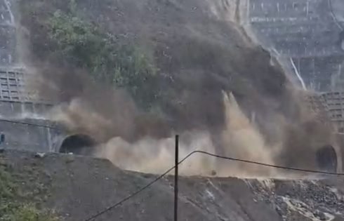 Tebing di Area Proyek PLTA Upper Cisokan, KBB Longsor