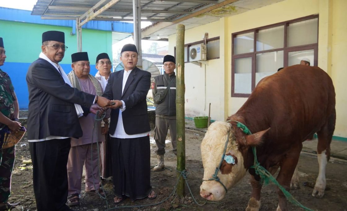 Pemkab. Sukabumi Salurkan 322 Ekor Hewan Kurban Pada Idul Adha 1447 H