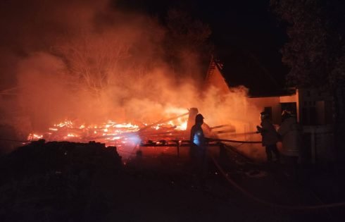 Damkar Kabupaten Sukabumi Tuntaskan Penanganan Kebakaran Rumah di Ciemas