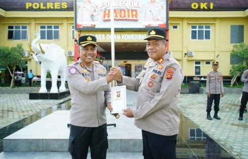 Polres OKI Gelar Apel Pelepasan AKP. Afrizal, Kapolsek Kayuagung, Purna Bakti Usai 35 Tahun Mengabdi