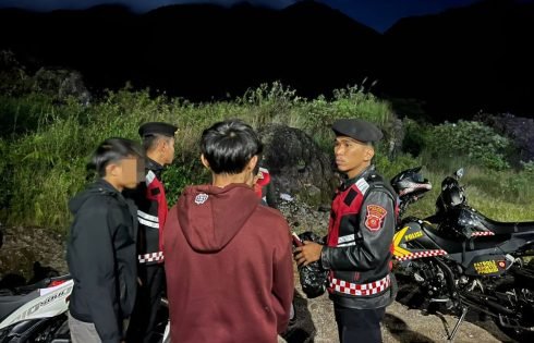 Patroli Dini Hari, Polres Garut Amankan Tiga Pemuda Pesta Miras di Tempat Umum