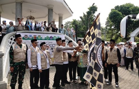 Bupati Garut Lepas 174 Jemaah Haji Kloter 22
