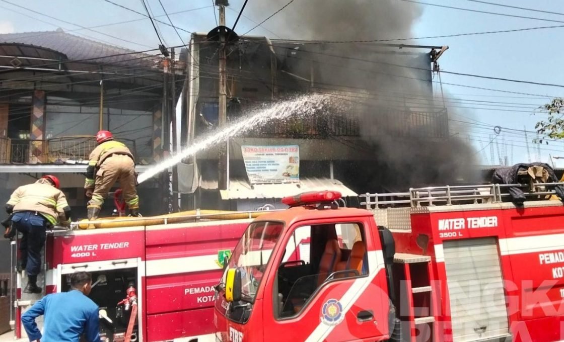 Rumah Makan Padang di Sukabumi Ludes Terbakar, Api Diduga Berasal Dari Tabung Gas Yang Bocor