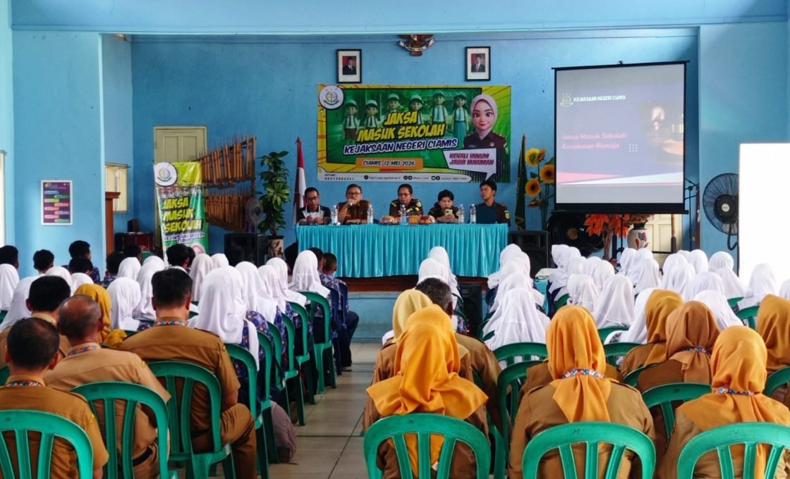 Kejaksaan Negari Ciamis Edukasi Hukum di SMPN 1 Cisaga