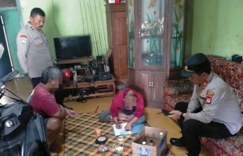 Polsek Wanaraja Amankan Penjual Miras Ilegal di Pasar Wanamekar