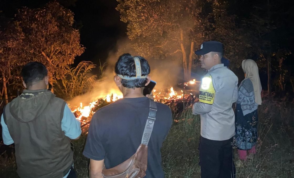 Rumah Panggung di Garut Ludes Dilalap Api, Dua Motor Ikut Hangus Tak Tersisa