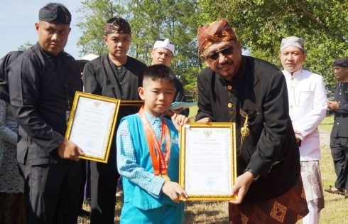 Pemkab Sukabumi Salurkan Beasiswa pada Momentum Hardiknas 2026, Dorong Terwujudnya SDM Unggul dan Berdaya Saing