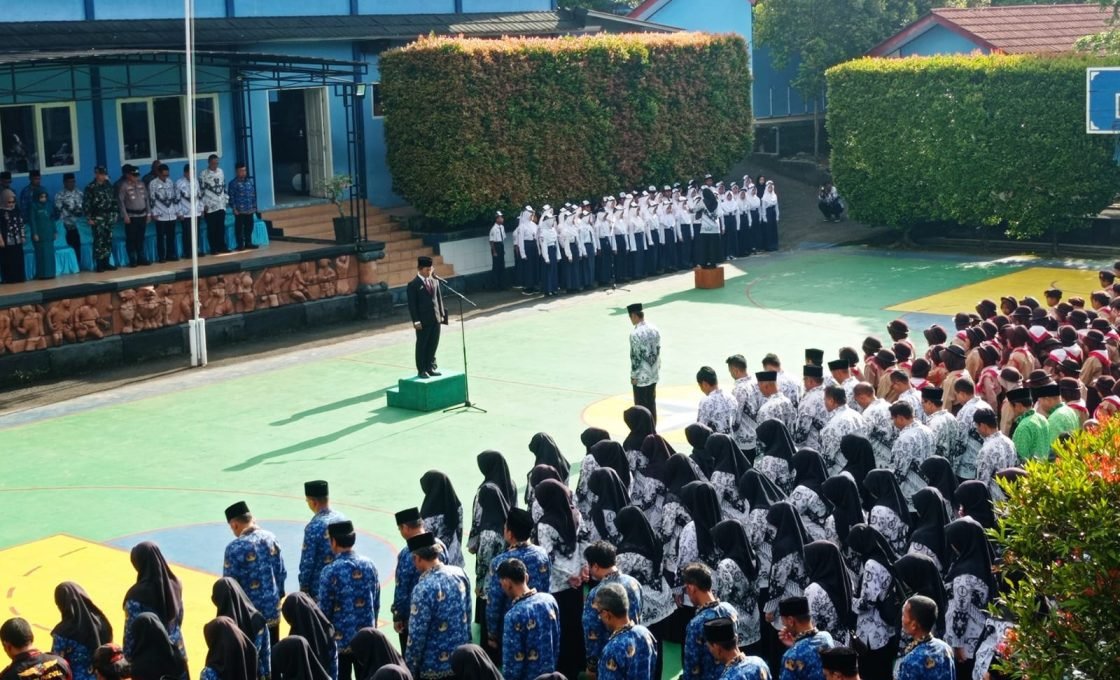 Upacara Peringatan Hari Otonomi Daerah dan Hari Pendidikan Tingkat Kecamatan Cisaga, Berlangsung Khidmat